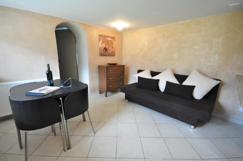 Lakeside Apartment room 6